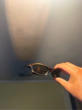 Oakley-Style Brown Frame Sunglasses with Dark Lenses Oakleys